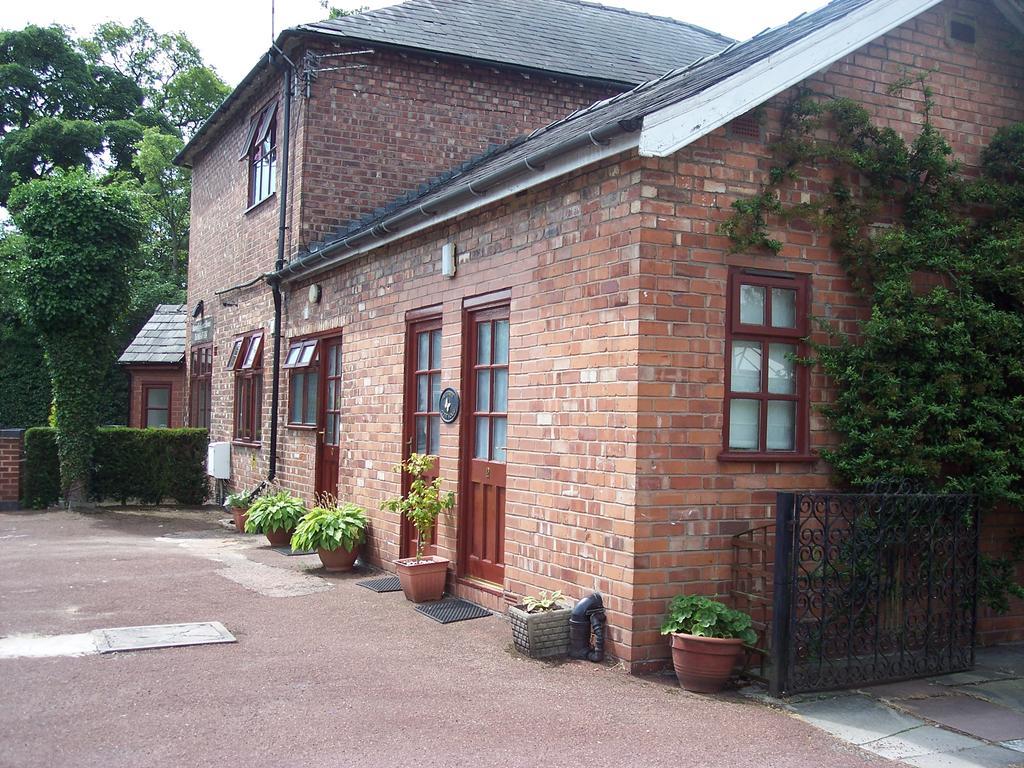 Butterfly Guest House Cheadle  Exteriör bild