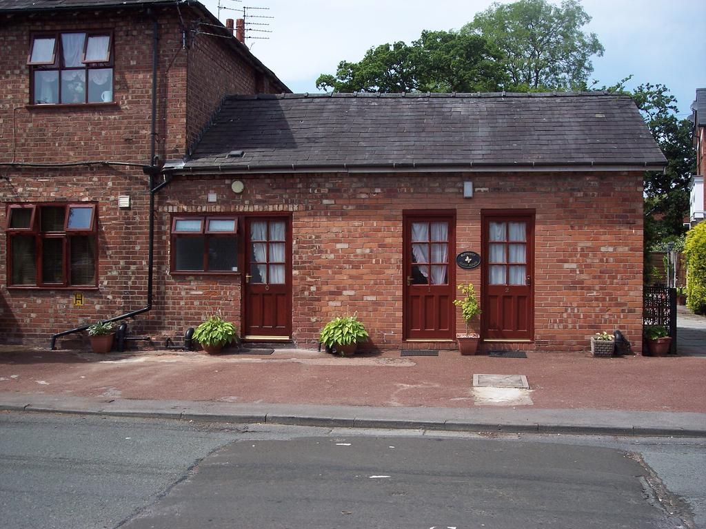 Butterfly Guest House Cheadle  Exteriör bild